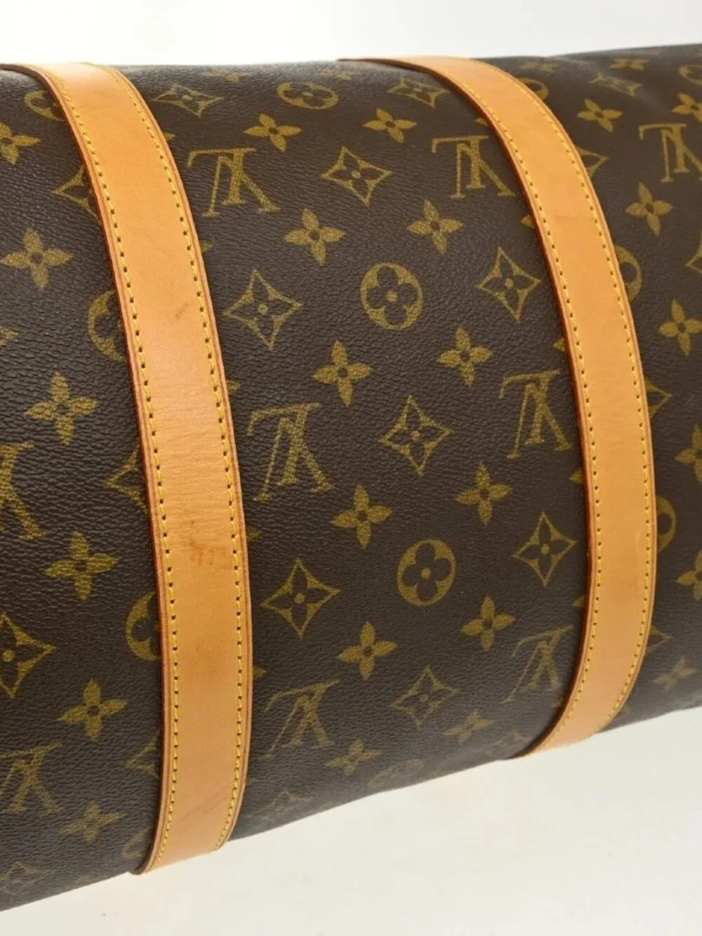 Louis Vuitton outside 	ab